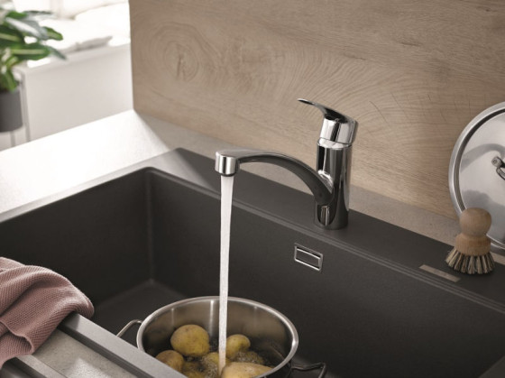 Кухонный смеситель Grohe Eurosmart 33281003