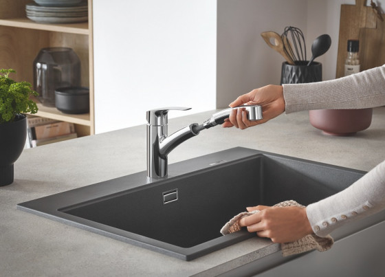 Кухонний змішувач з висувним виливом Grohe Eurosmart 30305001