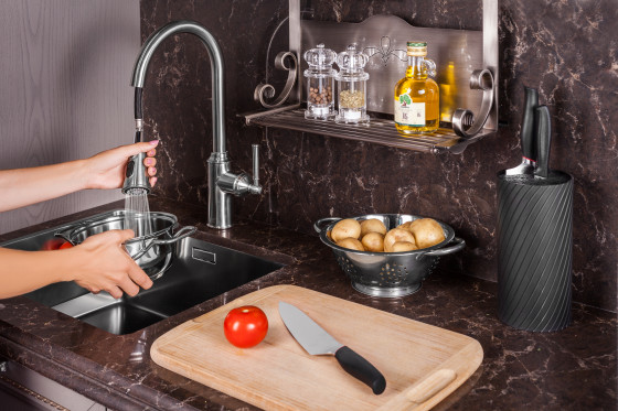 Кухонний змішувач з висувним виливом Imprese HYDRANT (ZMK031806150)