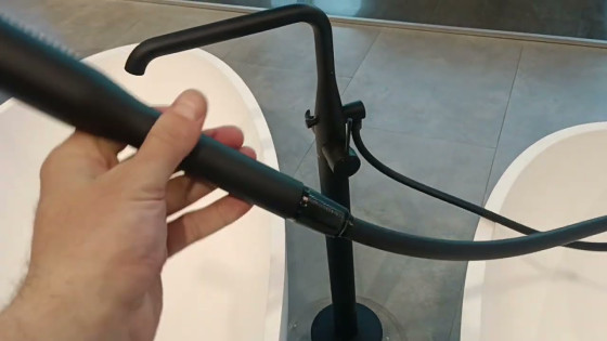 Смеситель для ванны напольный Grohe Essence черный матовый (25248KF1)