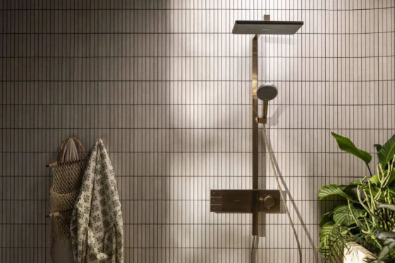 Душевая система Hansgrohe Raindance Alive Q 210/340 1jet с ShowerSelect Comfort, 24580140 бронза