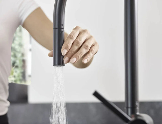 Кухонный смеситель с выдвижным изливом Hansgrohe Talis M54 210 2jet 72800670 чорний матовий